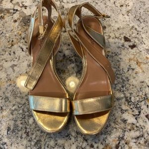 Lilly Pulitzer Gold Wedges 8.5